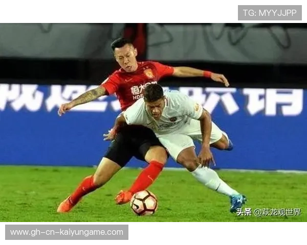 上海海港李明突破建功，徐新助攻得手——在风雨中的信念与城市的热爱