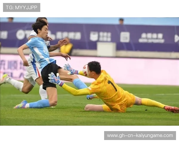 上海申花拉唐边路突破形成威胁—从边路爆发看球队进攻新风格